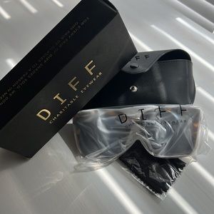 DIFF Eyewear Bella Sunglasses